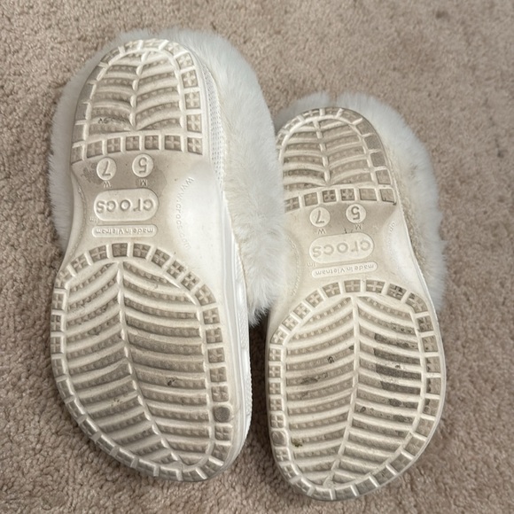 CROCS FUREVER CRUSH SHOE white fluffy women’s size 7 - Picture 3 of 3